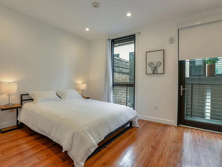 The guest bedrooms have a large terrace and floor to ceiling doors and windows.