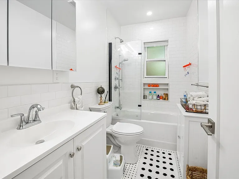 25 Van Duzen Pl #1 — Photo 15