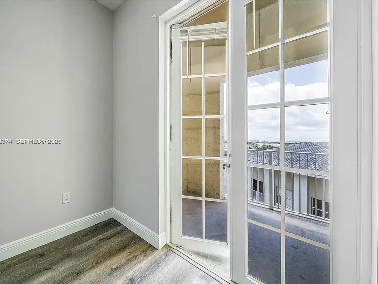 1200 Town Center Dr #513 — Photo 8