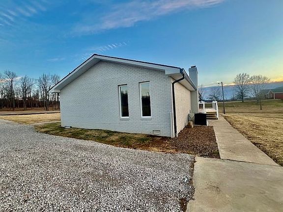 3rd image of 615 Dolph Carlton Ln
