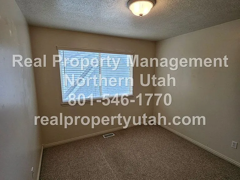 1419 S Blossom Ln — Photo 12
