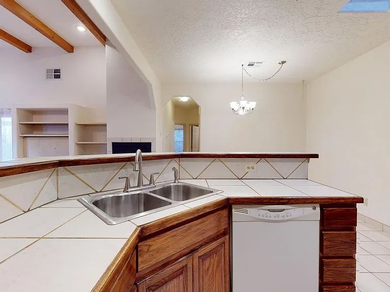 3496 Northpointe Dr — Photo 20