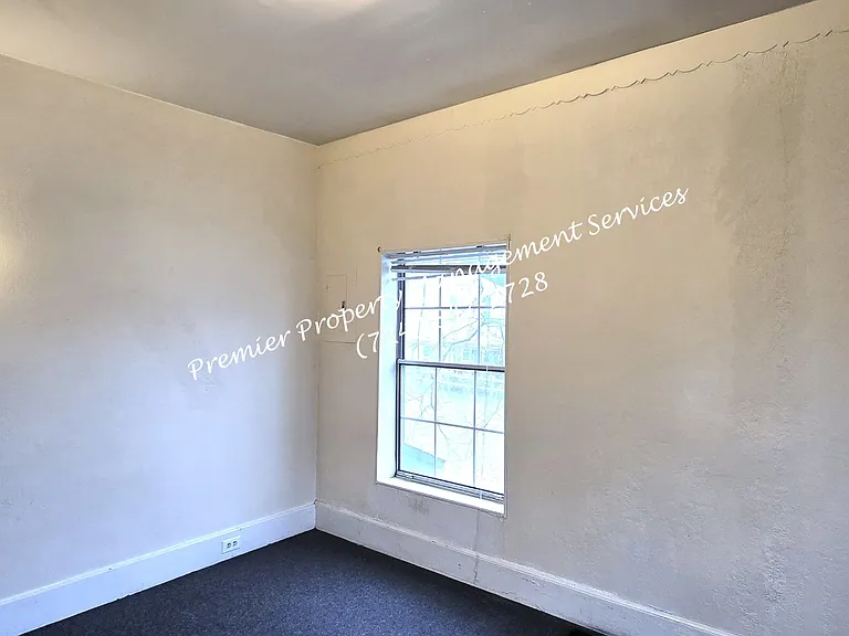 404 Center Ave — Photo 4