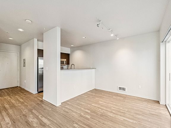 4-web-or-mls-1610 16th Ave unit 13 Seattle-S3112-004