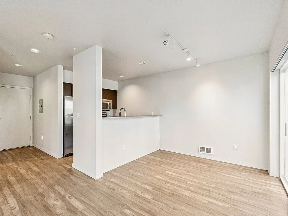 4-web-or-mls-1610 16th Ave unit 13 Seattle-S3112-004