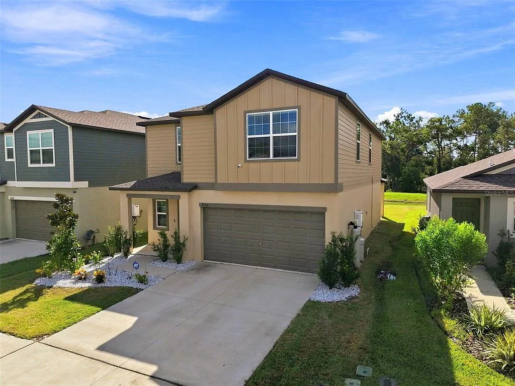 5 bed, 2.5 bath, 2217 sqft, $2,650 — Photo 3