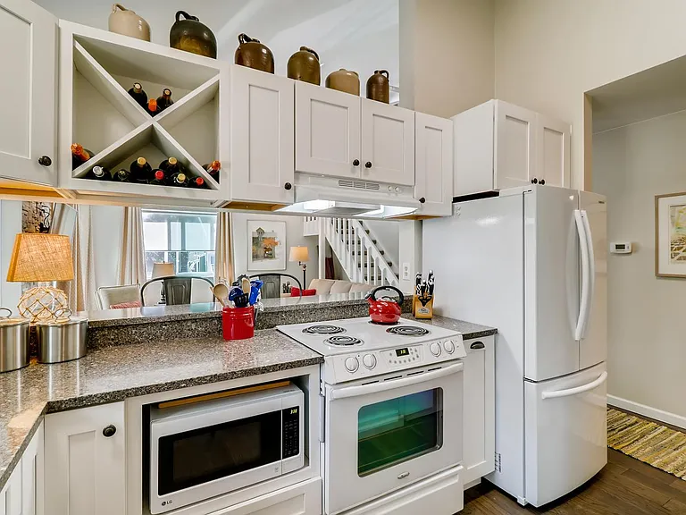 6866 Countryside Ln — Photo 5