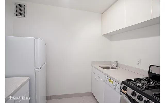 Rented by Douglas Elliman | media 5