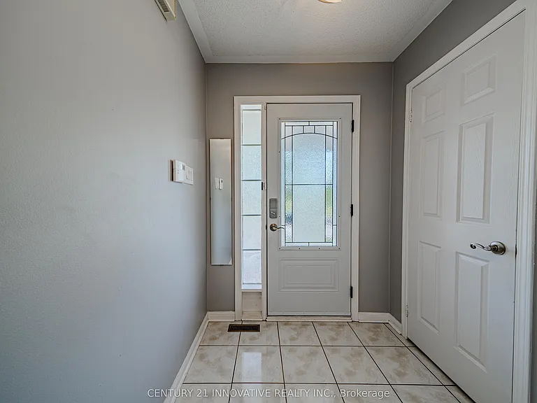 28 Samandria Ave #UPPER — Photo 7