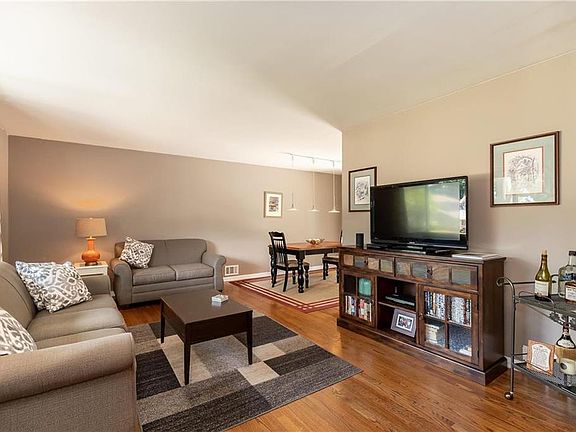 5th image of 9306 W 90th St