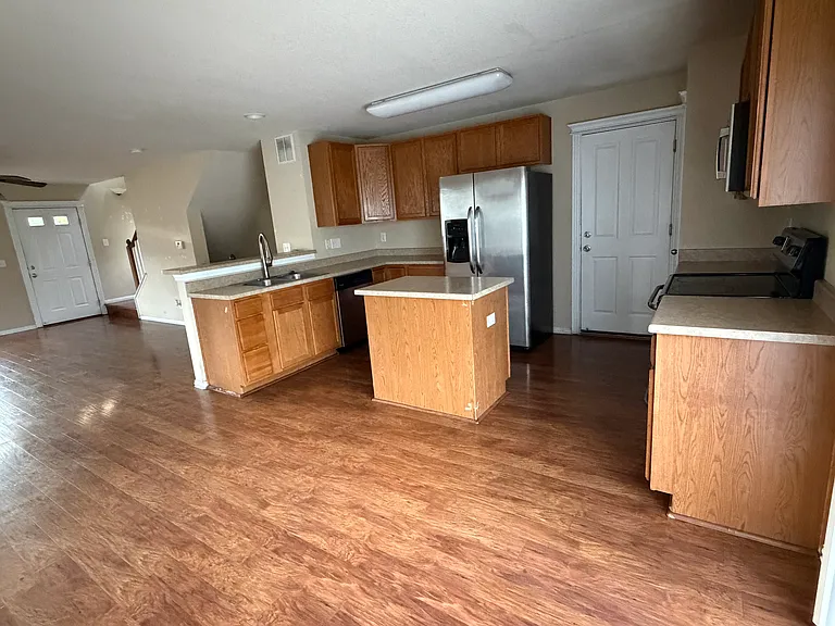 10828 Dayton Way — Photo 3