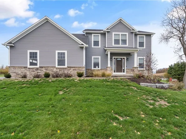 102 Firefly Way, Camillus, NY 13031