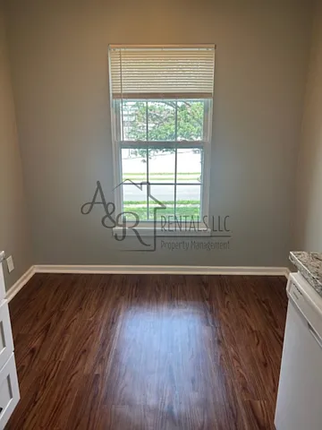 1905 S Elm St #12 — Photo 6