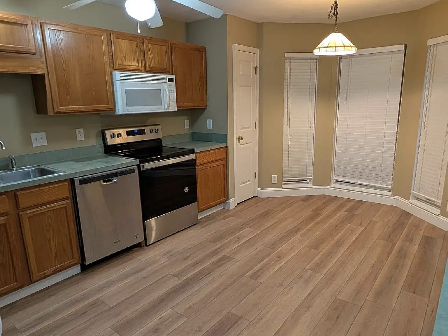 4 bed, 2.0 bath, 1604 sqft, $2,000 — Photo 3