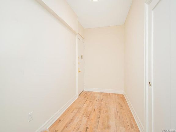 5th image of 637 Van Cortlandt Park Ave #A