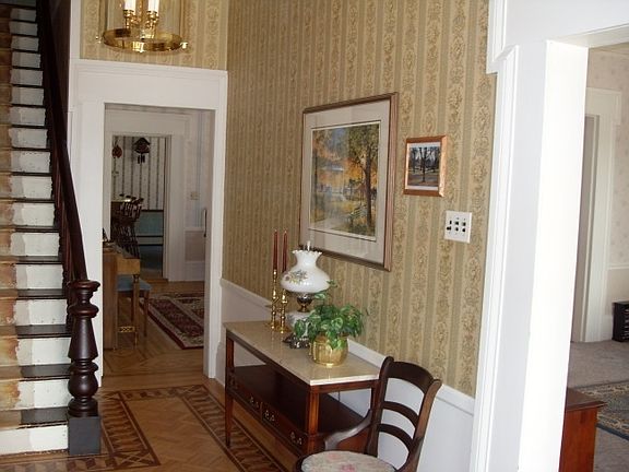 4th image of 217 E Park Ave