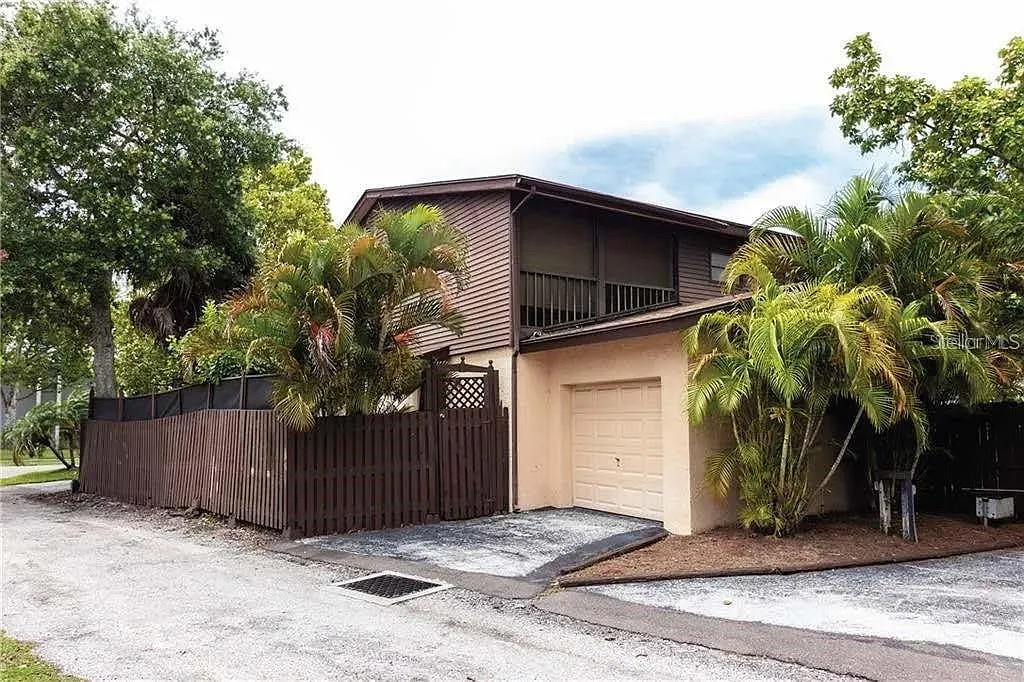 3 bed, 2.0 bath, 1620 sqft, $2,700 — Photo 3