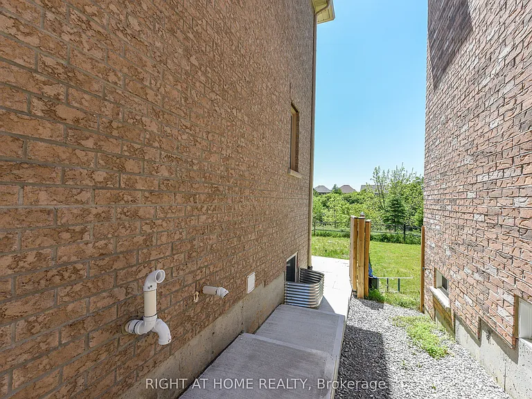 82 Elmcrest Dr — Photo 3