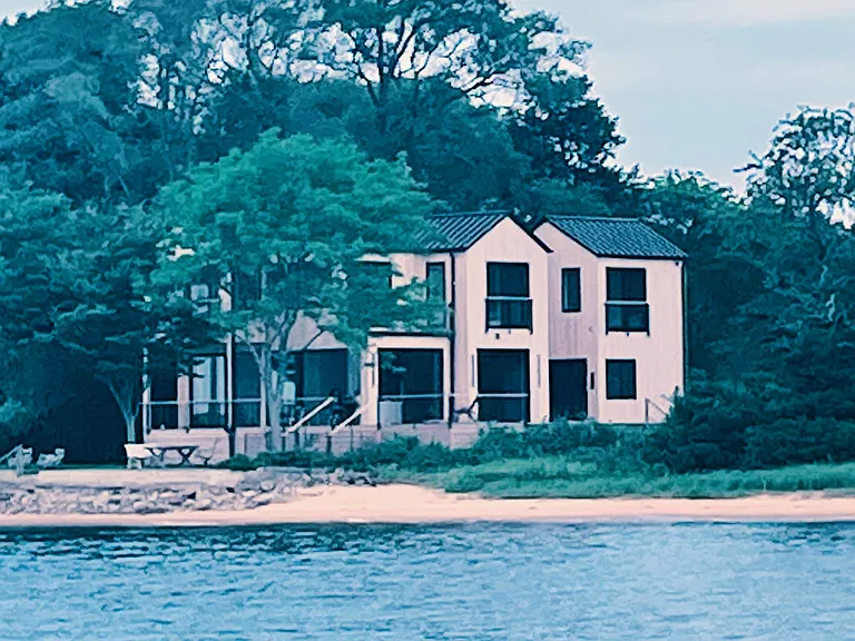 599 Peconic Bay Blvd — Photo 8