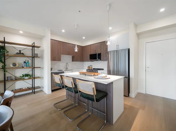 777 Station Ave #308, Langford, BC V9B 2S1