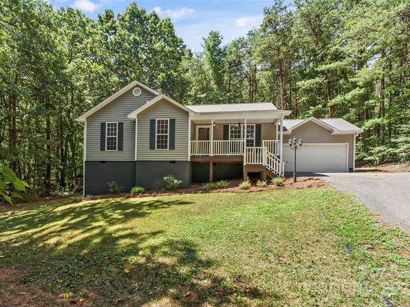 7968 Oakmont Pl, Hickory, NC 28602