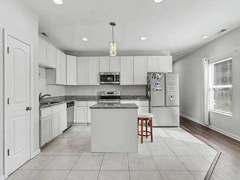 2700 Myrtle Ave — Photo 9