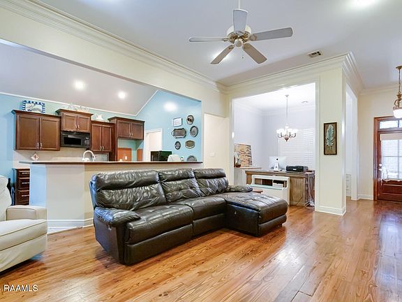 3rd image of 302 N Lakepointe Dr
