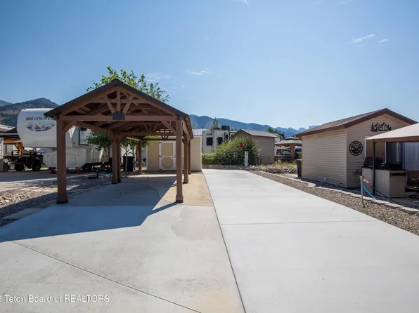 835 Buckboard Dr, Thayne, WY 83127