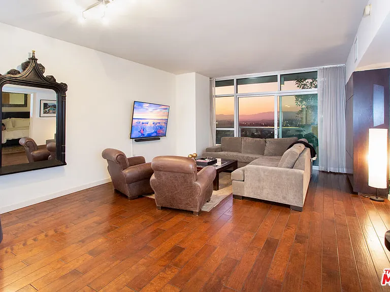 13700 Marina Pointe Dr #1507 — Photo 2