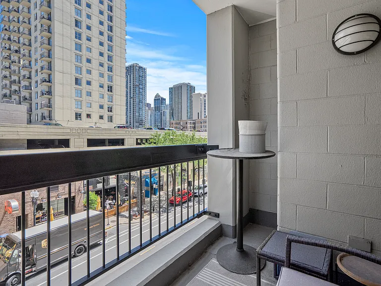 1212 N Wells St #302 — Photo 13