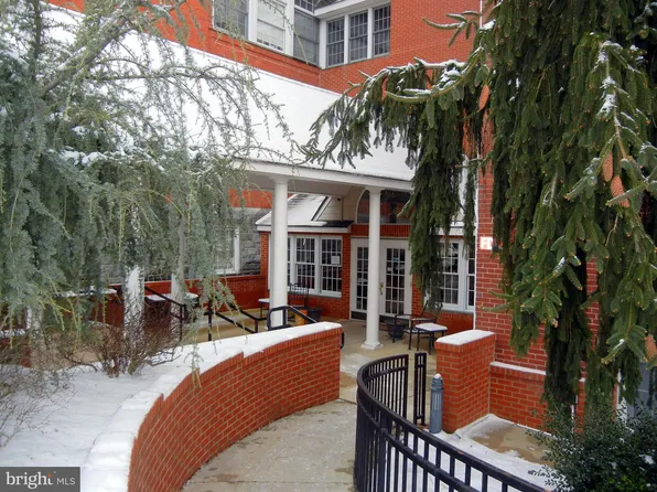 100 Aura Rd APT 105, Clayton, NJ 08312