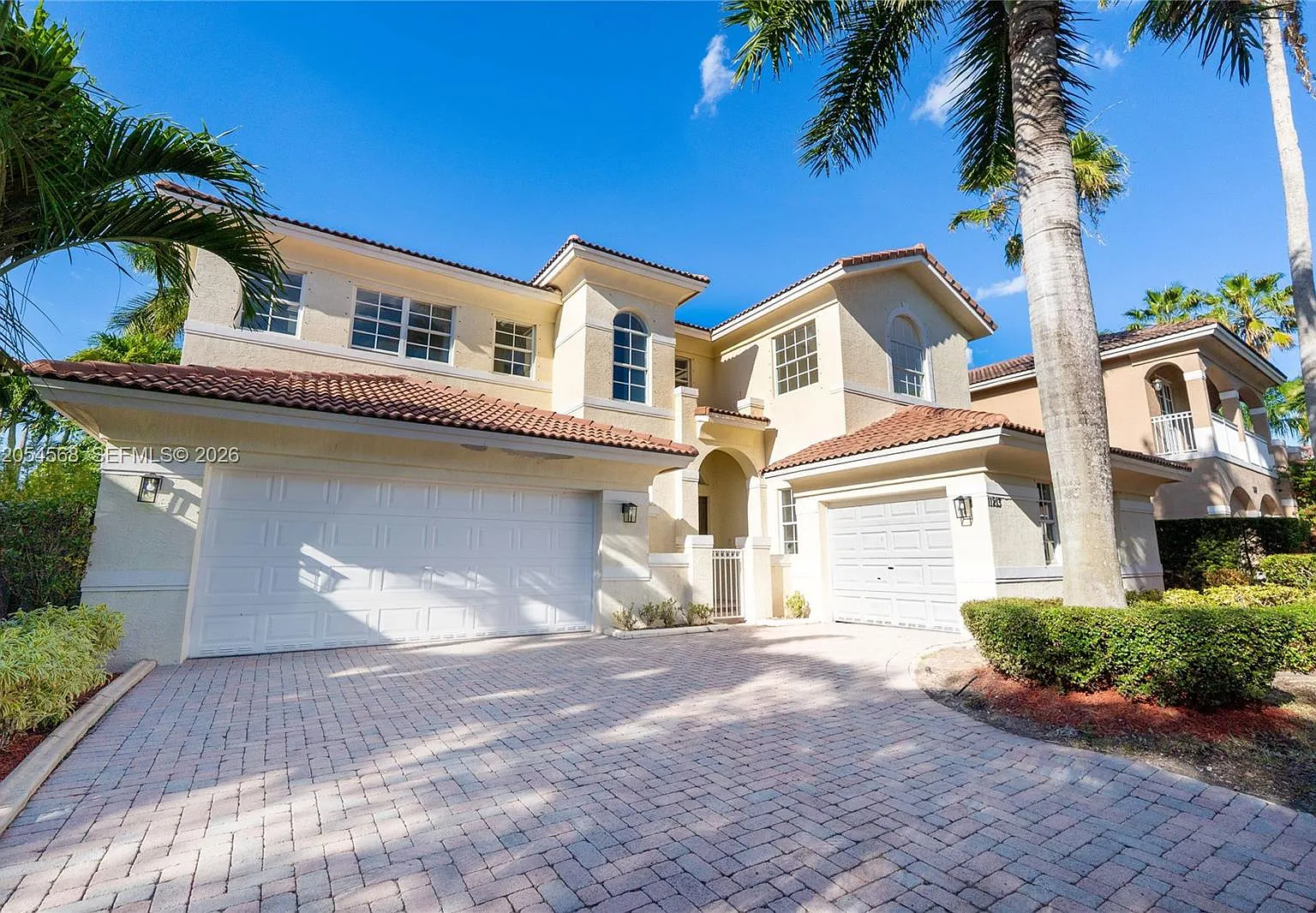 5 bed, 3437 sqft, $8,200 — Photo 1