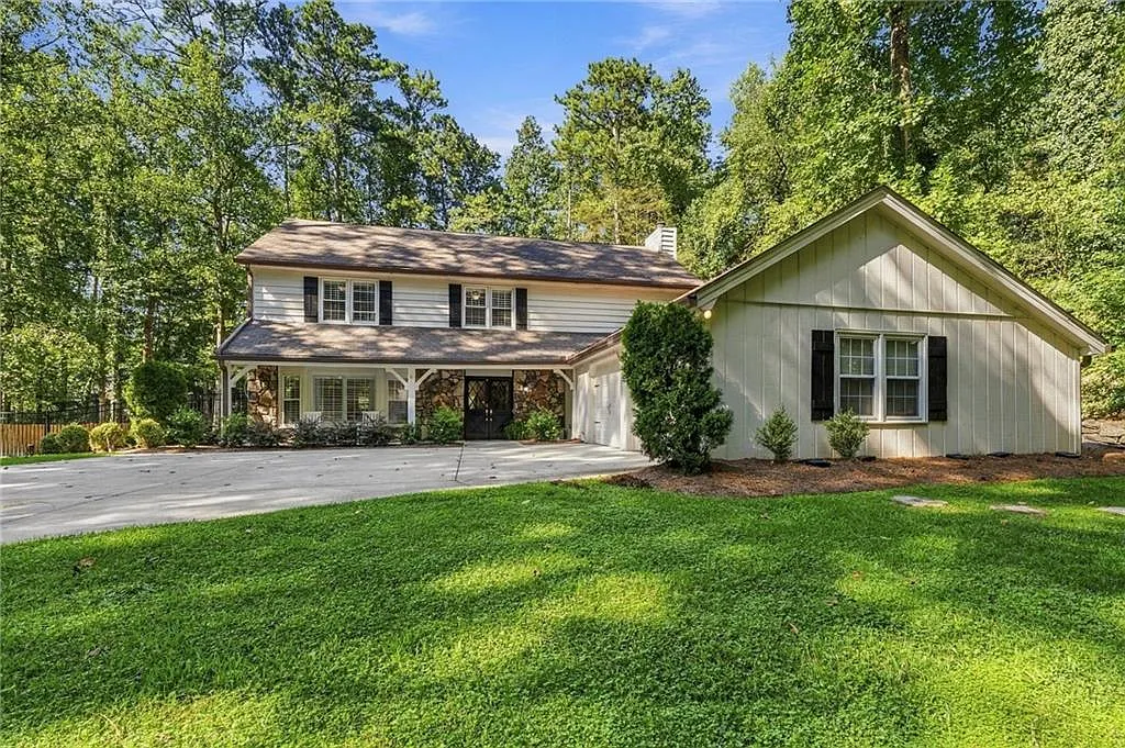 4 bed, 2.5 bath, 2834 sqft, $4,500 — Photo 1