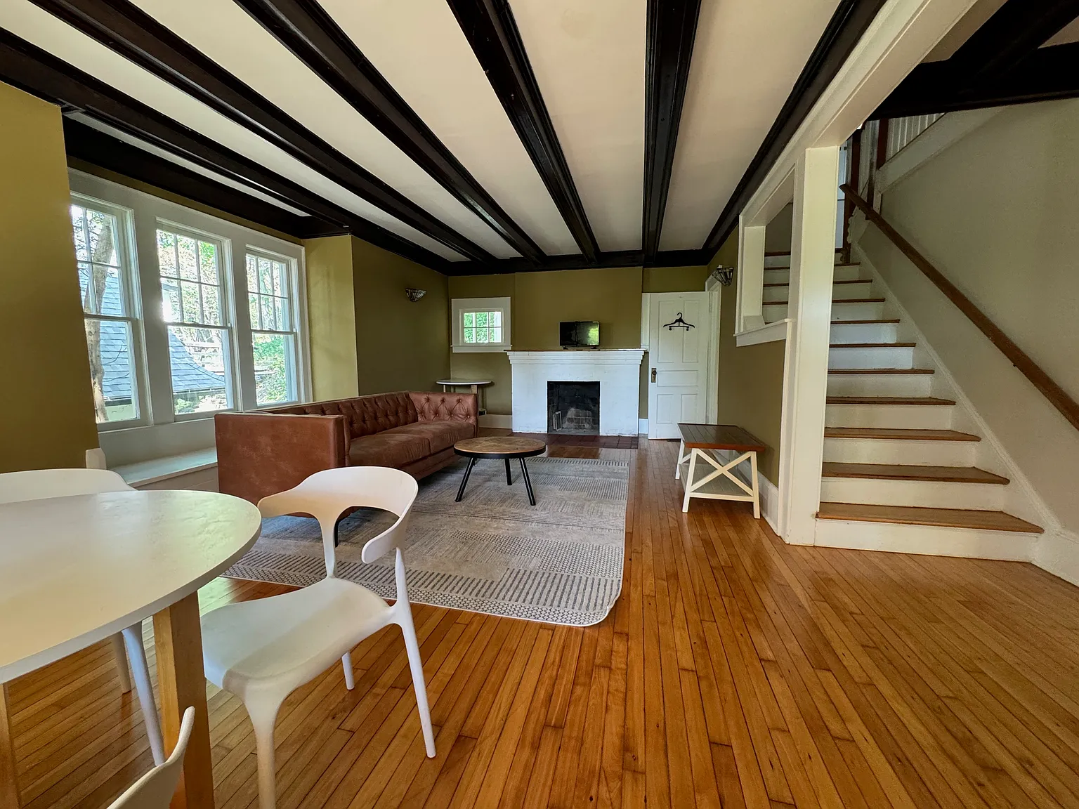 4 bed, 2428 sqft, $2,600 — Photo 4