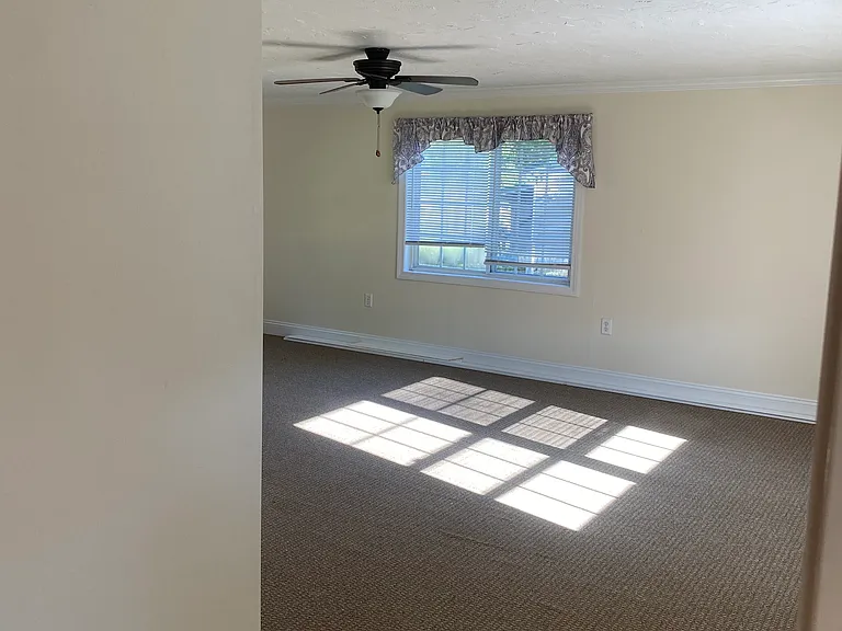 8 Oak Ave — Photo 7