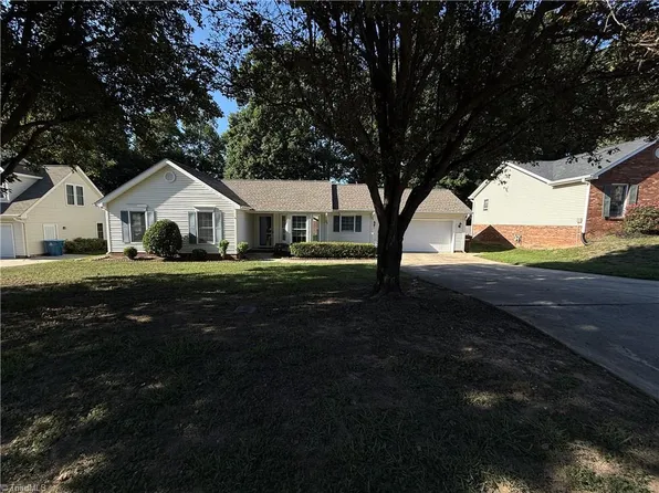 5520 Cornerstaff Dr, Greensboro, NC 27407