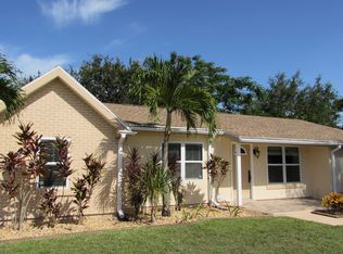 1945 SE Redwing Cir, Port Saint Lucie, FL 34952