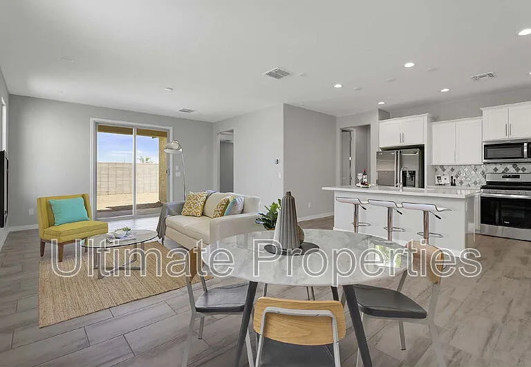 835 N 110th Ave — Photo 11