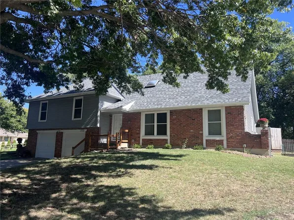 5755 Richards Cir, Shawnee, KS 66216