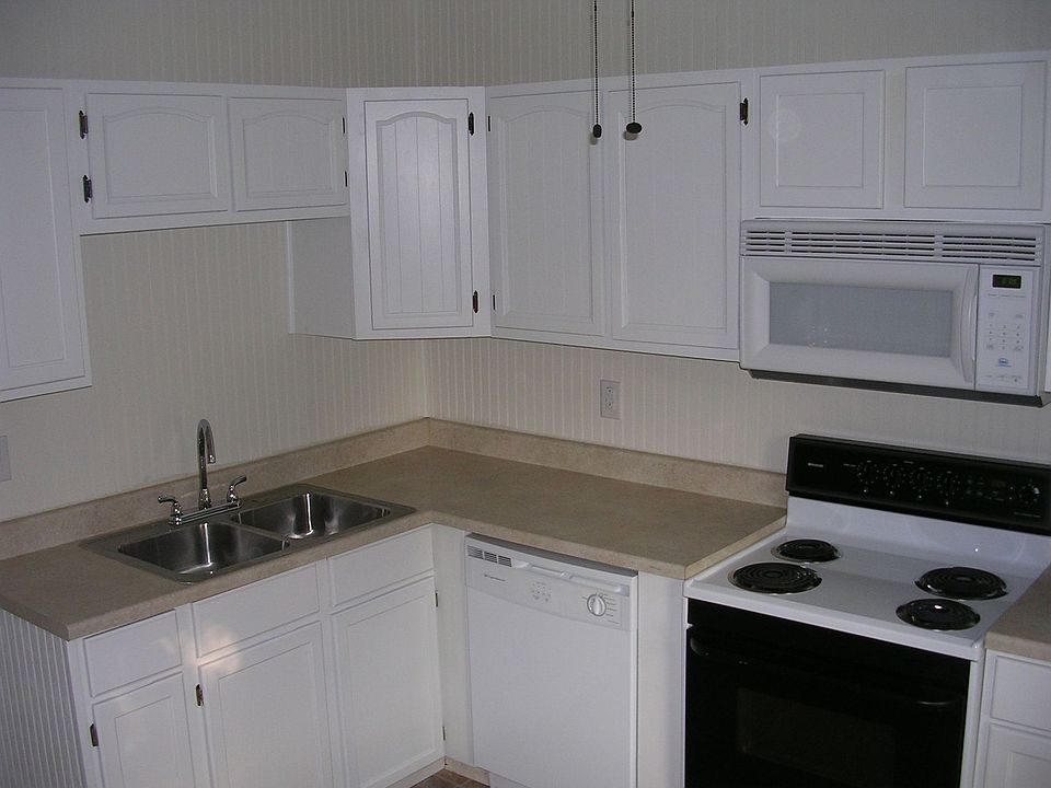 2nd image of 116 N Main St