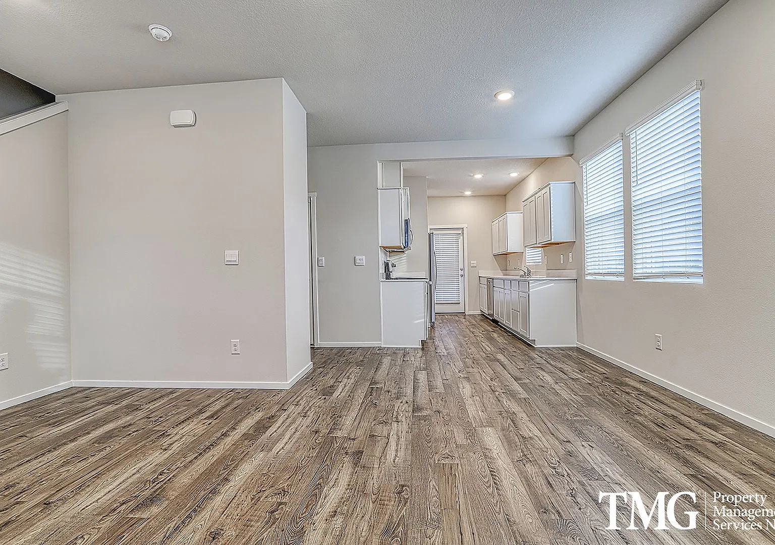 3 Bedroom 2.5 Bathroom Home with Beautiful Finishes!! — Photo 4