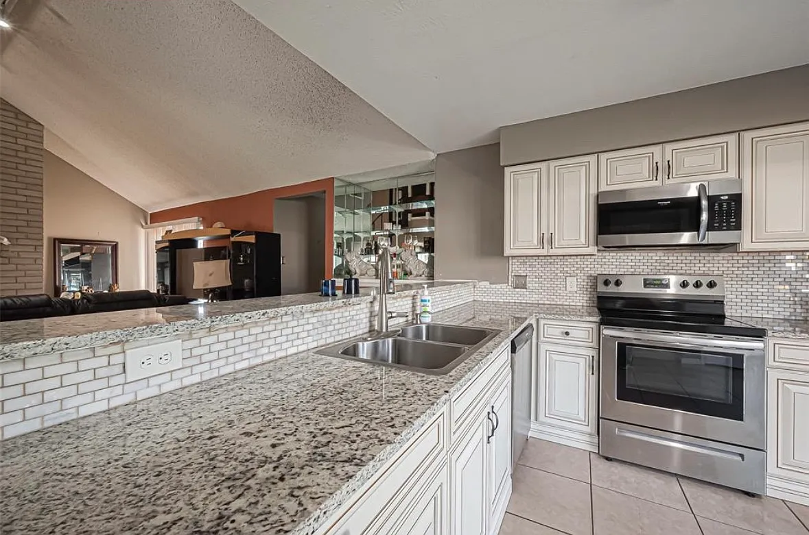 8706 Belle Glen Dr — Photo 4