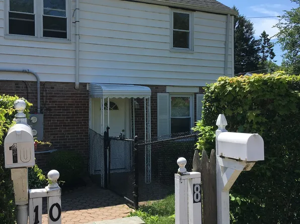 8 High Ridge Dr, Bridgeport, CT 06606