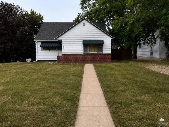 407 E 12th St, Concordia, KS 66901