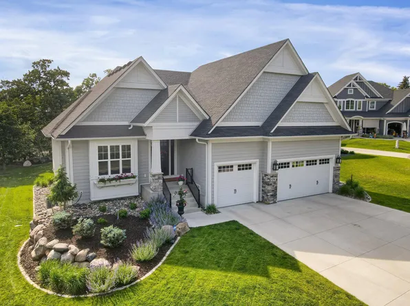 6284 Montee Dr, Eden Prairie, MN 55344