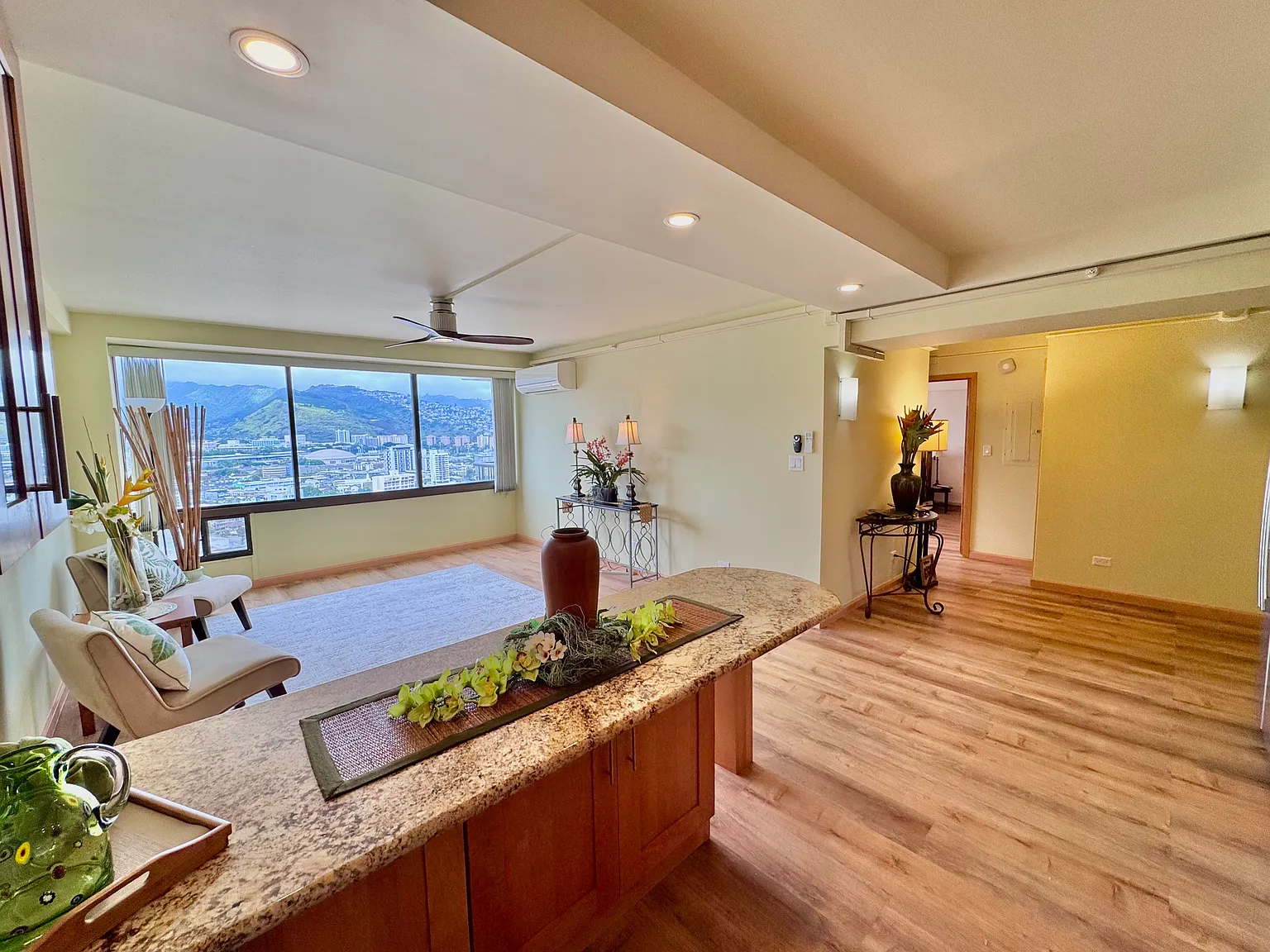 2 bed, 831 sqft, $4,200 — Photo 4