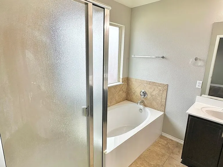 5829 Huntington Dr — Photo 11