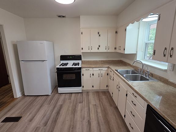 4th image of 39 Lakeshore Dr
