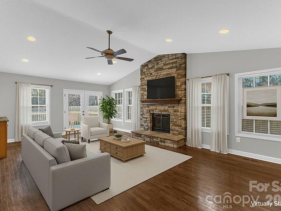 3rd image of 315 Glenn Bridge Rd