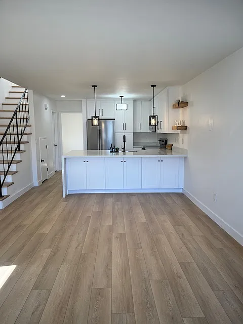 3 bed, 1.5 bath, 1354 sqft, $4,795 — Photo 4
